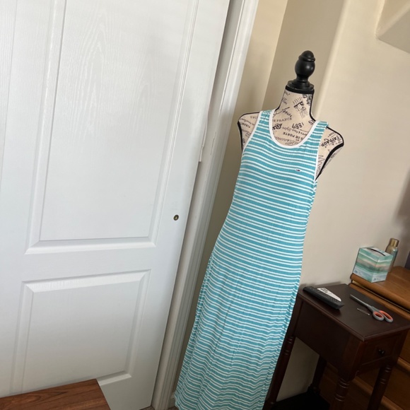 Dress - Picture 2 of 6